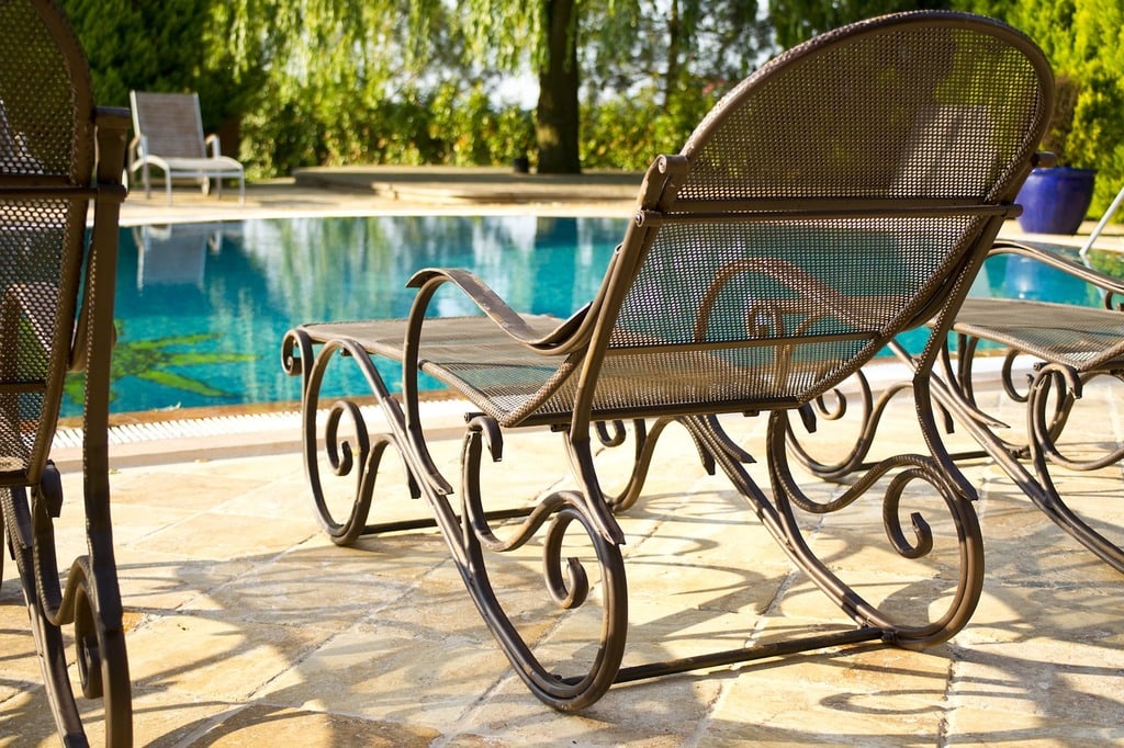 Pourquoi choisir une piscine coque ronde pour votre jardin ?